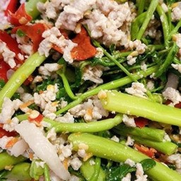 ยำผักกระเฉด