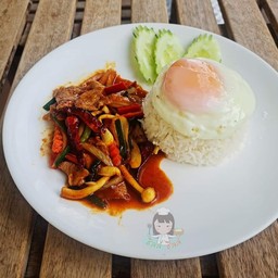 หมูผัดน้ำพริกเผาราดข้าว
