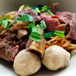 ก๋วยเตี๋ยวเรือนครปฐม นายมิตร ปราจีนบุรี