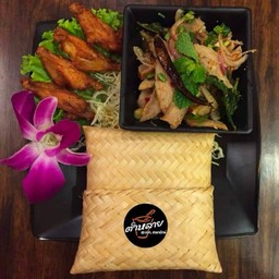 Set5 ข้าวเหนียว น้ำตกหมู ไก่ทอด