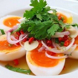 ยำไข่ต้ม
