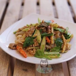 ผัดซีอิ๋วหมูเส้นใหญ่