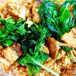 คลุกข้าวหมูกรอบ กะเพรากรอบ