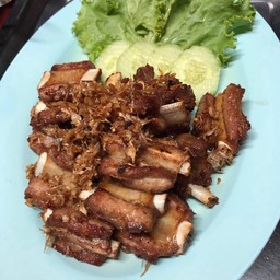 ซี่โครงหมูทอดกระเทียม (ใหญ่)