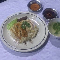 ข้าวมันไก่เฮียตี๋