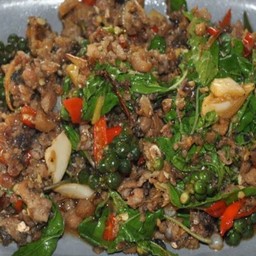 ผัดพริกแกงกบ ราดข้าว