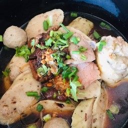 เกาเหลาทุกอย่างเนื้อ + หมูยอ