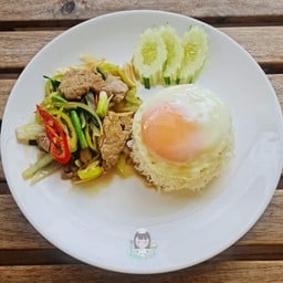 หมูผัดพริกหยวกราดข้าว