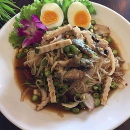 ยำขนมจีนหมูยอ ปลาทู ไข่ต้ม