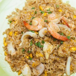 ข้าวผัดรวมทะเล