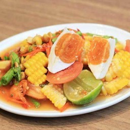 ส้มตำข้าวโพด ไข่เค็ม