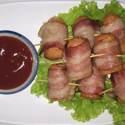 เบคอนพันไส้กรอก