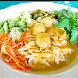 ขนมจีนน้ำยากะทิ(ชุดพร้อมผัก)