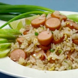 ข้าวผัดไส้กรอกไก่.