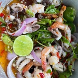 ยำหนวดหมึกกุ้งสุก