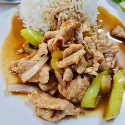 ข้าวราดผัดพริกหยวกเนื้อ.