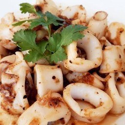 ข้าวหมึกกระเทียม+ไข่ดาว