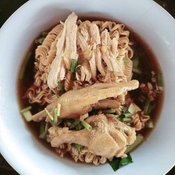 ร้านก๋วยเตี๋ยวไก่มะระ ลำปายมาศ