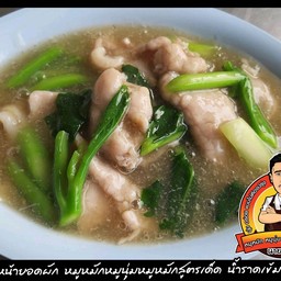 เส้นใหญ่ราดหน้าหมูหมัก