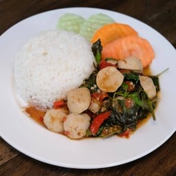 ข้าวกะเพราลูกชิ้น