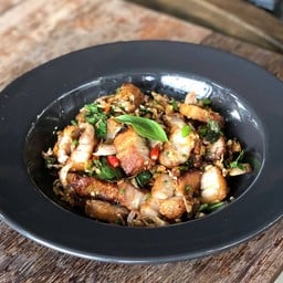 สามชั้นคั่วโหระพา