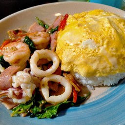 ข้าวไข่ข้นกะเพราราชา