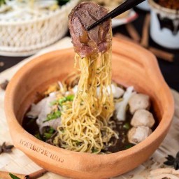 ร้านก๋วยเตี๋ยวเรือหม้อดินนายกร สาขา323 แพรกษา