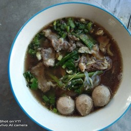 ก๋วยเตี๋ยวเนื้อโกรวย(หน้าเซเว่น ตรงข้าม รพ.อำนาจ)