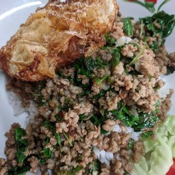 ข้าวผัดกระเพราหมู ไข่ดาว