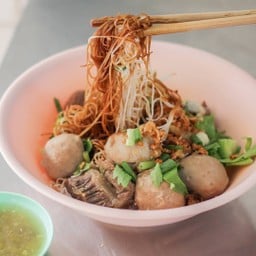 ก๋วยเตี๋ยวลูกชิ้นเนื้อศรีย่าน บางบัวทอง