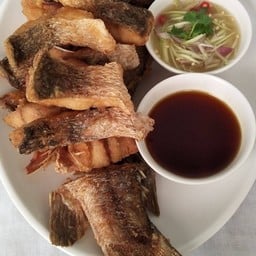 ปลากะพงทอดน้ำปลา