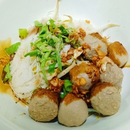 ก๋วยเตี๋ยวลูกชิ้นหมู