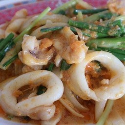 หมึกผัดไข่เค็ม