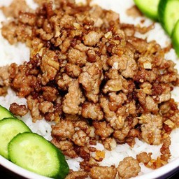 หมูสับน้ำมันหอยราดข้าว