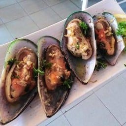 หอยแมลงภู่นิวซีแลนด์อบเนยกระเทียม