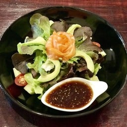 สลัดแซลม่อนอโวคาโด