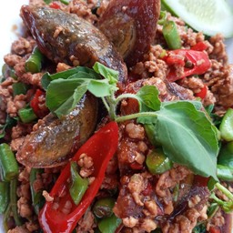 กระเพราไข่เยียวม้า(กับข้าว)