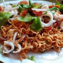 ยำมาม่าทะเล