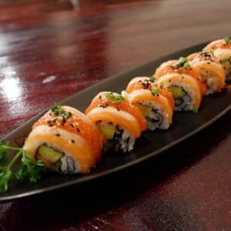 ข้าวห่อสาหร่ายปลาแซลม่อนราดซอสสไปร์ซี่