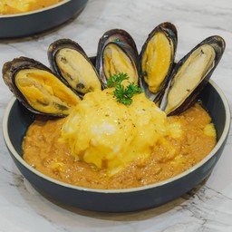 ข้าวไข่ข้นซอสไข่เค็ม + หอยแมลงภู่