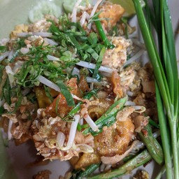 ผัดไทยเกี้ยวกรอบ