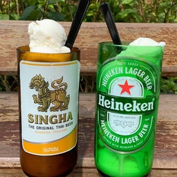 ไอติมกะทิในแก้วขวดเบียร์ พร้อมเครื่อง
