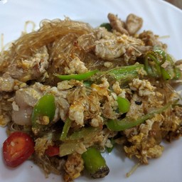 ข้าวผัดราดวุ้นเส้นพริกสด