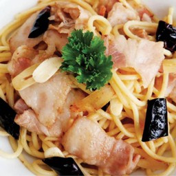 สปาเก็ตตี้ผัดพริกแห้งเบคอน delivery = 179.-