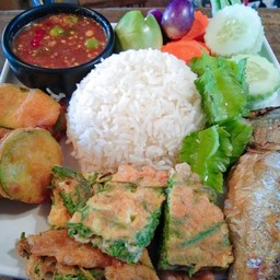ชุดข้าวน้ำพริกกะปิ+ปลาทูผักสด