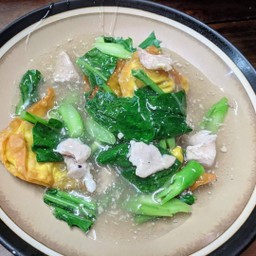 ราดหน้าเกี้ยวกรอบ