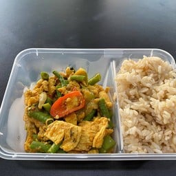 ไก่ผัดพริกแกงใต้ (คลีน)