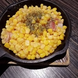 ข้าวโพดเบคอนผัดเนย