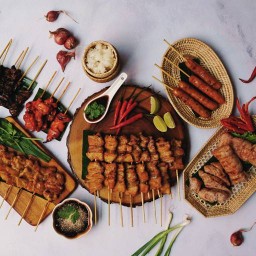 หมูปิ้ง คุณแม่จันทร์ จามจุรี