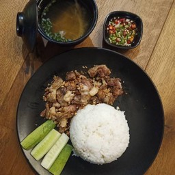 ข้าวหมูหันทอดกระเทียมพริกไทย